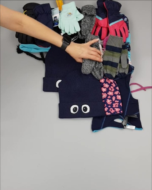 Фотография  816 - Шапки, шарфы, перчатки детские СТОК#3 кг, ЛОТ №2452 оптом в Кирове и Кировской области