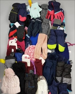 Фотография  725 - Шапки, шарфы, перчатки детские СТОК#3 кг, ЛОТ №2452 оптом в Кирове и Кировской области