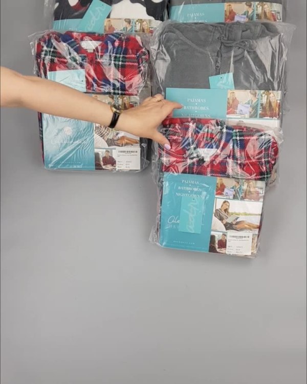 Фотография  437 - Халаты, комбинезоны (семейный) СТОК CAN#10 кг, ЛОТ №4451 оптом в Кирове и Кировской области