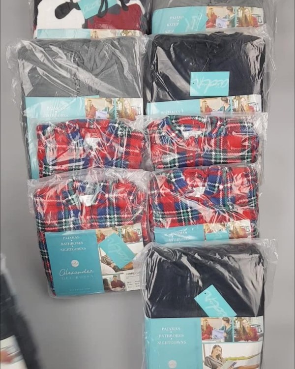 Фотография  886 - Халаты, комбинезоны (семейный) СТОК CAN#10 кг, ЛОТ №4452 оптом в Кирове и Кировской области