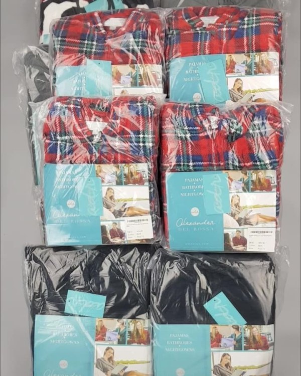 Фотография  227 - Халаты, комбинезоны (семейный) СТОК CAN#10 кг, ЛОТ №4452 оптом в Кирове и Кировской области