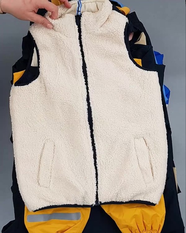 Фотография  673 - Верхняя одежда TCM kids 074#7 кг, ЛОТ №6681 оптом в Кирове и Кировской области