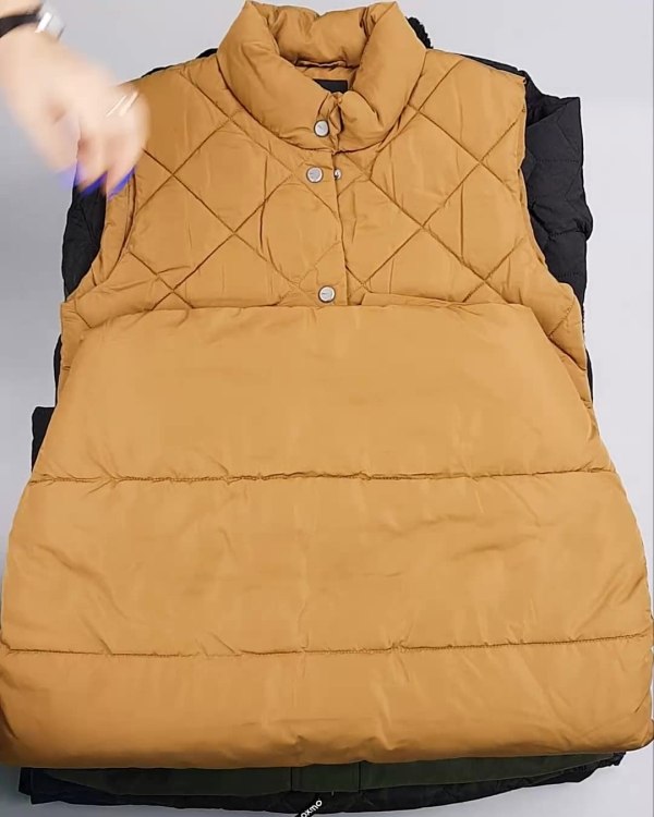 Фотография  139 - Верхняя одежда Дания#10,1 кг ЛОТ №6909 оптом в Кирове и Кировской области