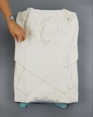 Фотография  440 - HOODIE CAN 084#10 кг, ЛОТ №7034 оптом в Кирове и Кировской области