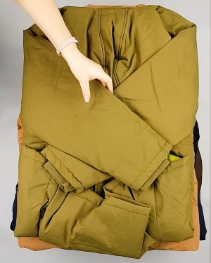 Фотография  917 - Верхняя одежда Дания#9,9 кг, ЛОТ №7057 оптом в Кирове и Кировской области