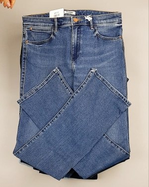 Фотография  686 - Джинсы WRANGLER м/ж#8,1 кг, ЛОТ №7011 оптом в Кирове и Кировской области