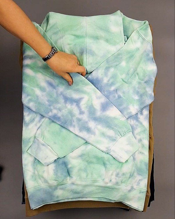 Фотография  883 - Толстовки СТОК CAN 0424#10 кг, ЛОТ №7447 оптом в Кирове и Кировской области