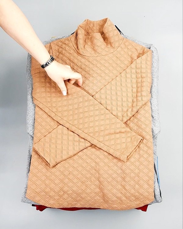 Фотография  704 - SWEATSHIRT CAN 084#10 кг, ЛОТ №7619 оптом в Кирове и Кировской области