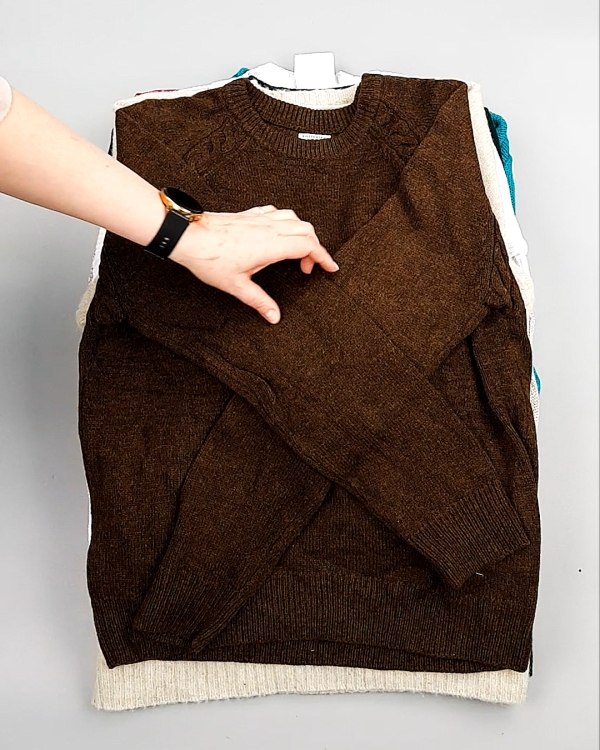 Фотография  977 - Джемпера СТОК CAN 084#7 кг, ЛОТ №7647 оптом в Кирове и Кировской области