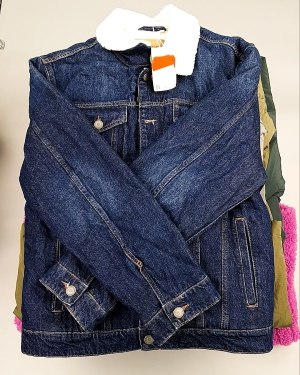 Купить Верхняя одежда м/ж C&A 025#10 кг оптом в Кирове и Кировской области