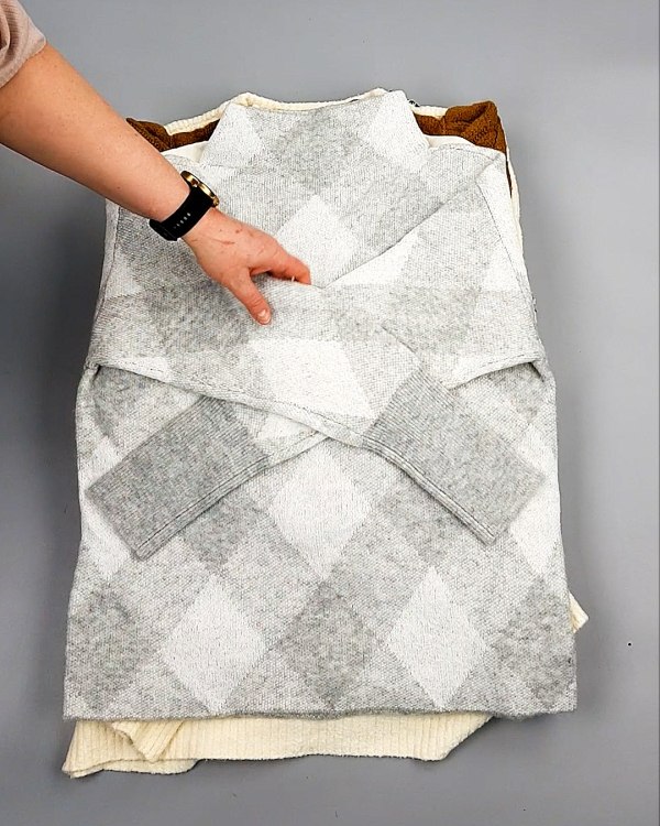 Фотография  560 - Джемпера СТОК CAN 084#7 кг, ЛОТ №7651 оптом в Кирове и Кировской области