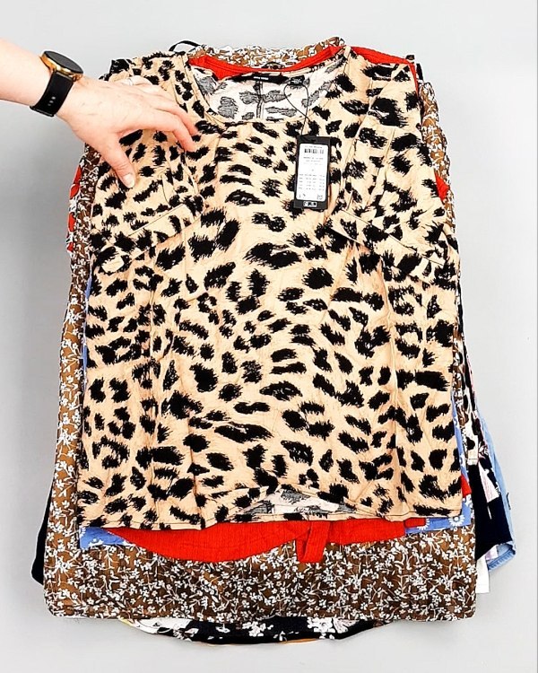 Фотография  304 - Блузки Bestseller 44#5 кг, ЛОТ №8026 оптом в Кирове и Кировской области