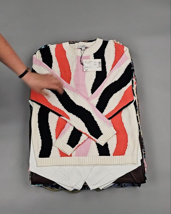 Фотография  566 - B.YOUNG Summer mix 045#15 кг, ЛОТ №8570 оптом в Кирове и Кировской области