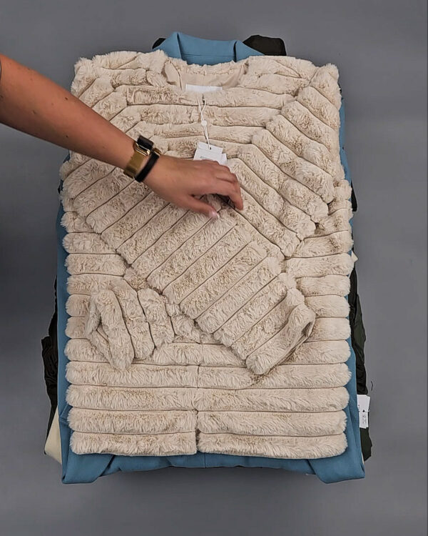 Фотография  692 - Верхняя одежда VILA 104#10 кг, ЛОТ СТ-9320 оптом в Кирове и Кировской области