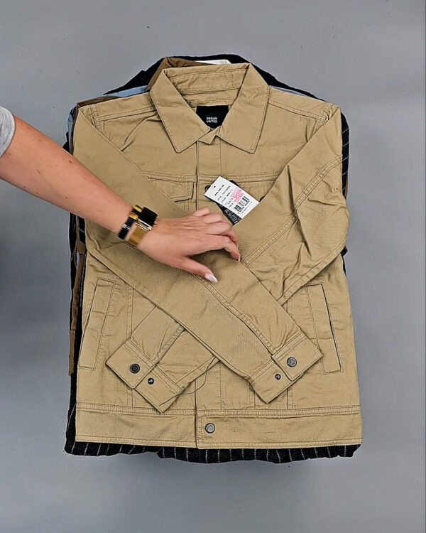 Фотография  262 - Верхняя одежда Корея 085#15 кг, ЛОТ № СТ-9247 оптом в Кирове и Кировской области